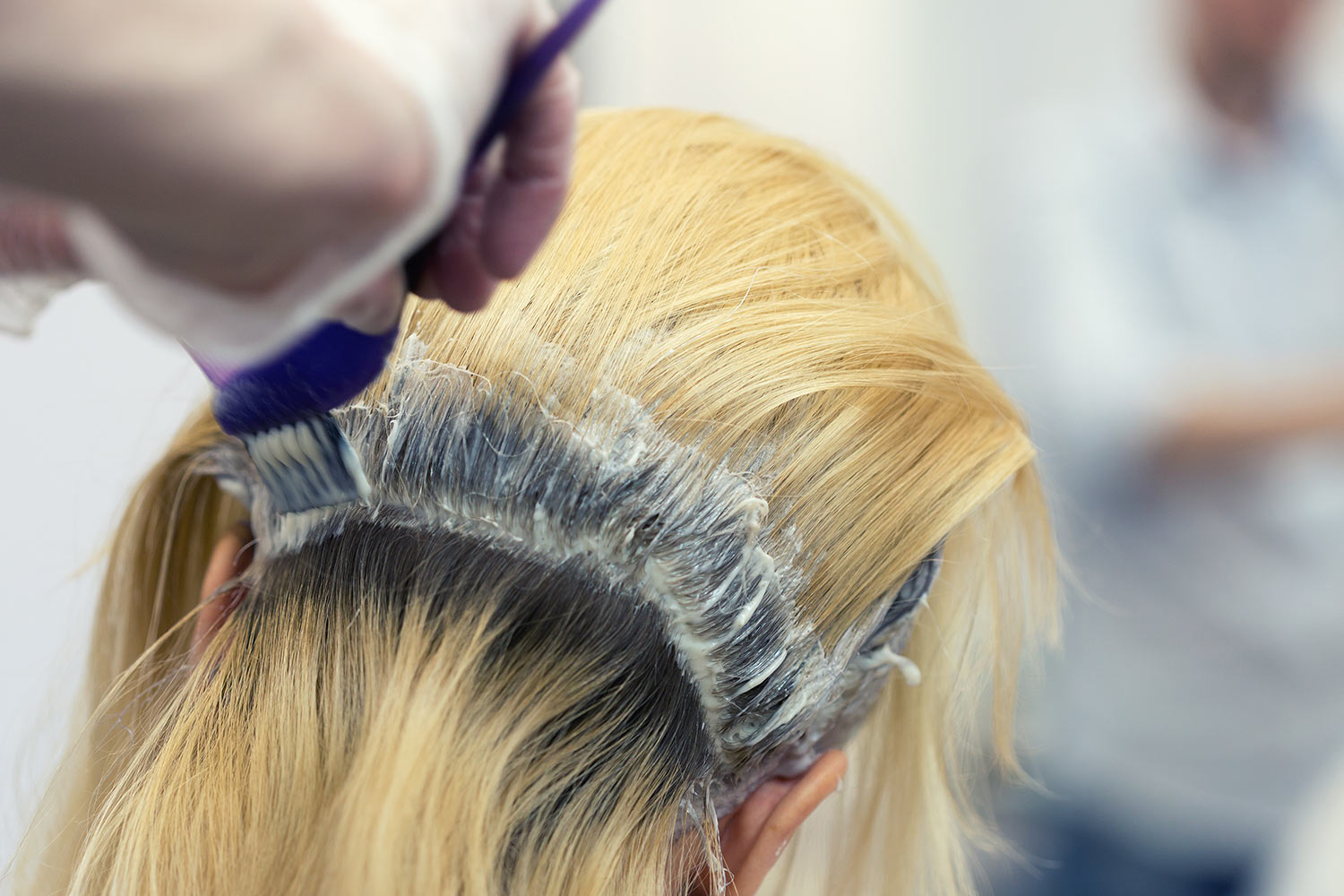 Allergic Reactions to Hair Dye, picture of hair dye being applied to hair hair dye allergy