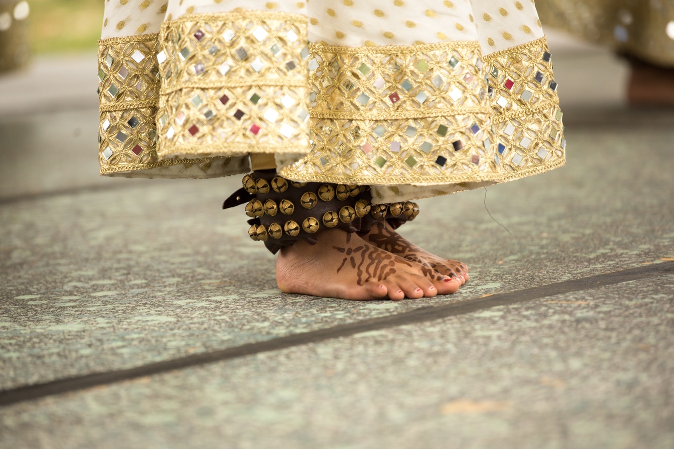 Pure henna on your feet helps feet stay cool in the heat