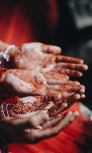 body art henna on hands, it is for hair too !